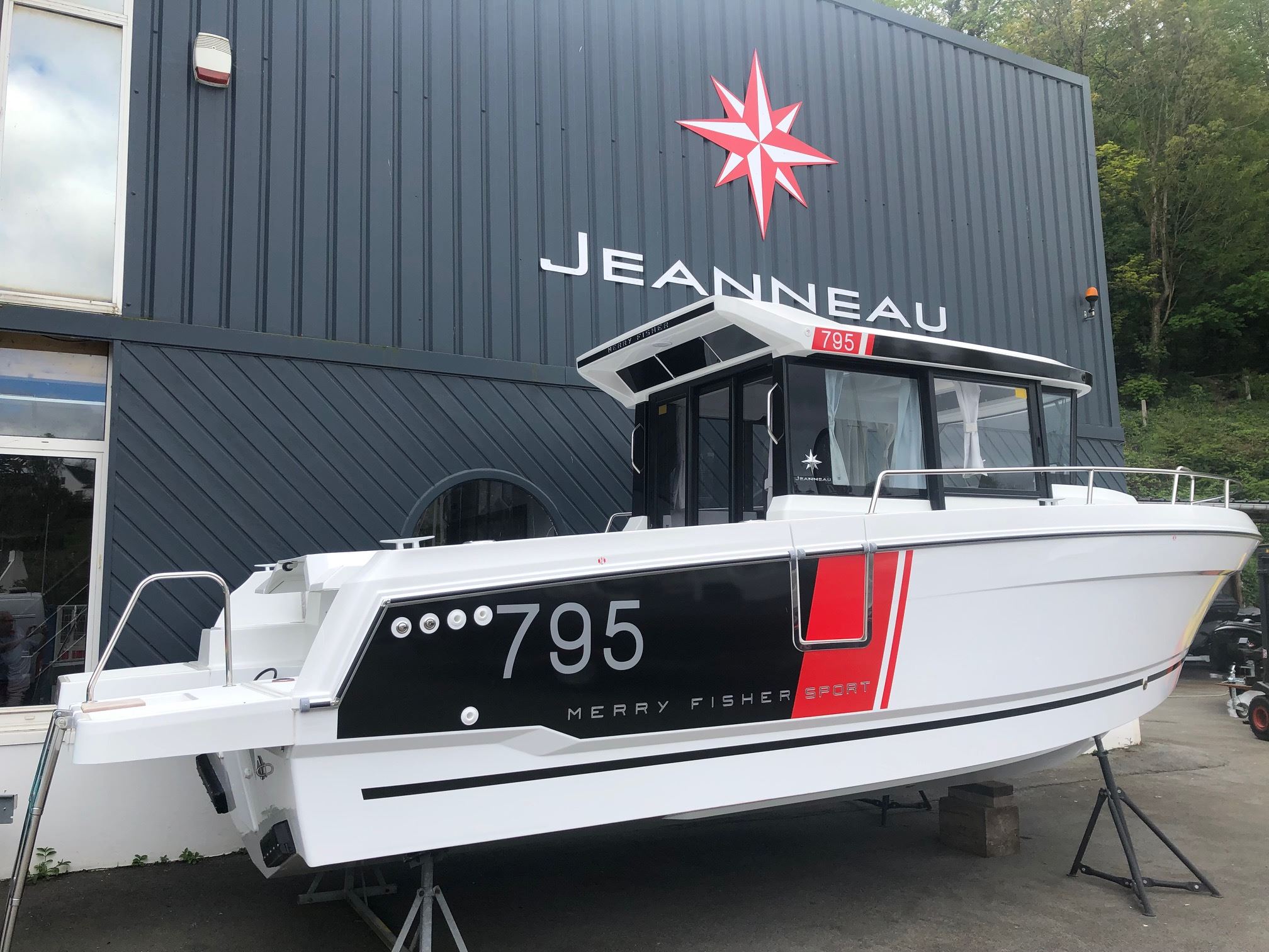 slider 2 Jeanneau Merry Fisher 795 Sport